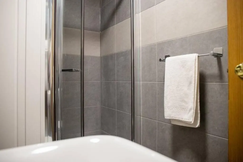 Modern 1-Bedroom Near Leeds Arena W Free Parking Διαμέρισμα Λιντς